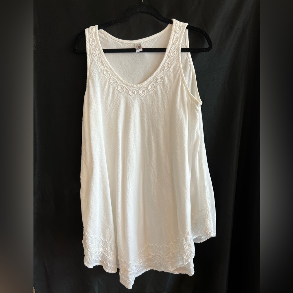 India Boutique White Boho Sleeveless Tunic Top – One Size 🕊️🌺